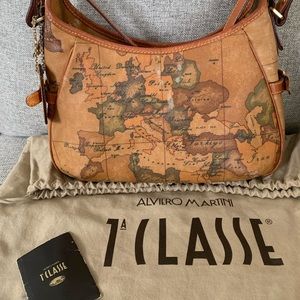 Pretty hobo bag. Authentic!